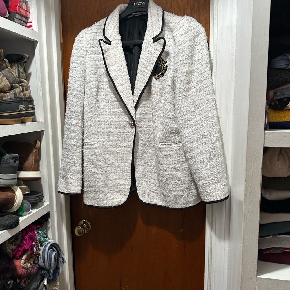 VENUS White Blazer with Black Trim
